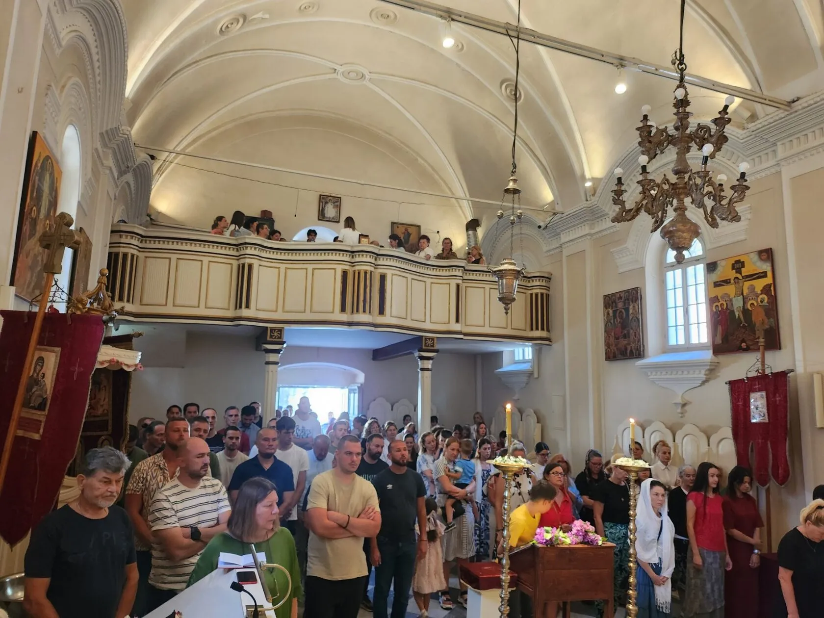 Литургијско сабрање у храму Светог Спаса на Топлој